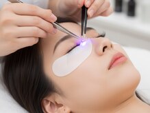 Q.今話題のLEDマツエクってなに？モチが全然違う？