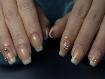 アロンネイル(A’arone nail)/くすみフレンチ×一癖