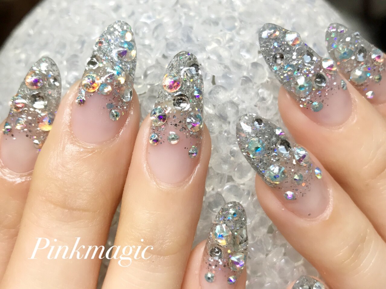 2026年冬トレンド】スワロフスキーのネイルデザイン集｜人気順｜24