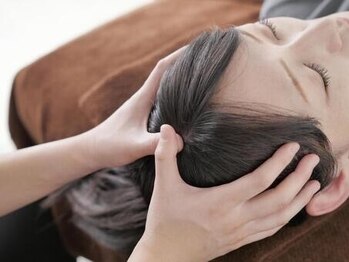 グランマハンズ(GRANDMA’S HANDS)の写真/《心と体をリフレッシュ》アロマの香りが癒し効果抜群◎頭皮をしっかりとほぐすことで、つらい不調を解消◎
