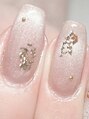 ケイネイル(Knail)&nbsp;金箔×スタッズで洗練されたワンランク上のオフィスネイルに変身