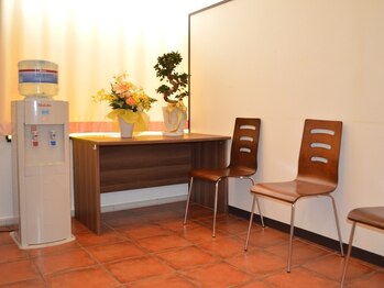 骨盤コア整体院/落ち着きのある待合室