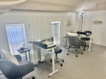 グロース 一宮北店(growth)の雰囲気（白とグレーを基調とした落ち着いた空間です♪♪）