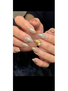 レディグリッター(Lady glitter)/ゴールドパーツネイル