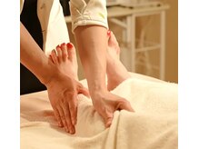 リセ(RESE)の雰囲気（足先から触ることで身体のことを知り肌改善への近道を伝えれます）