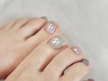 リネイル(RE:NAIL)/やさしい配色のきらっとフット♪