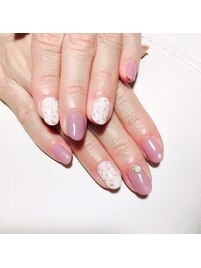 淡いヒョウ柄ネイル