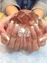 エスフィーネイルサロン ブリーユ(Esfy nailsalon Brille)/フレンチと埋めつくし