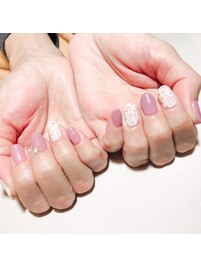 淡いヒョウ柄ネイル