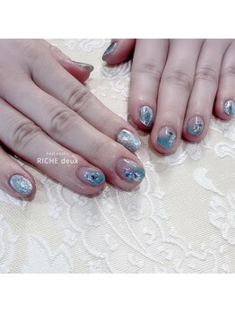 リッシュ ドゥ(RICHE deux)/爽やかブルーの押し花ネイル
