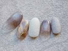 カトルナフ(quatre fois neuf)/手描きうさぎのニュアンスネイル