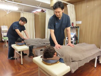 やさしい整骨院/施術風景1