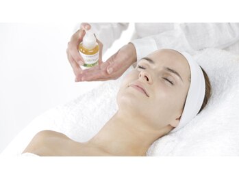 ウルス(ulus)/高栄養セラムで肌を保護、