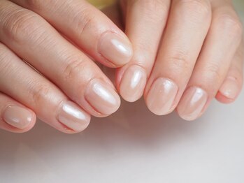 ミーナネイル(miinanail)/ベージュ+艶ベールのミラー