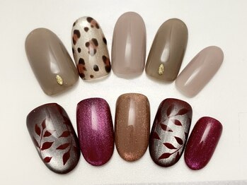 ラ カゼッタ(La casetta)の写真/【上/シンプル￥8300下/アート￥9900】丁寧なネイルケアとジェルの美しい形作りに拘っています◇