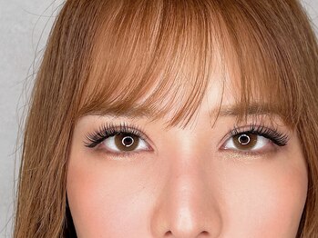 アールグレイス 表参道の写真/【当店人気No. 1メニュー】まつげの負担を軽減し、ボリュームのある目元で魅力UP