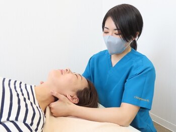 クリニカルカイロプラクティック美咲サロンの写真/デスクワークや日頃の家事でガチガチになった首肩にアプローチ！全身骨格調整で身体の芯からスッキリ解消♪