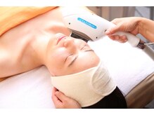 エピシア(EPICIA)/光フェイシャル施術の様子