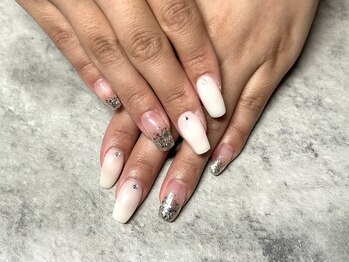 ジュリネイル(JULIE NAIL)/ラメグラ×根本ストーン