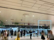 地下鉄乗り場の方へ進みます