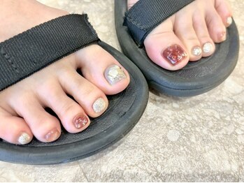 ルーチェネイル 横浜(Luce nail)の写真/200色以上のカラー＆パーツ多数！トレンドのマグネットから持ち込みデザインまで、理想の足元を実現♪