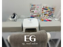 イージー(EG)の雰囲気（モノトーンの店内です！）