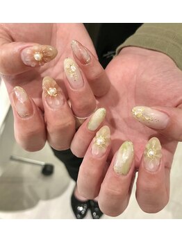 ライトグリーン　ベージュカラー