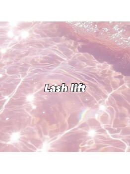 アイラッシュリリーマカナ(EYELASH LI'ILI'IMAKANA)/まつげパーマ