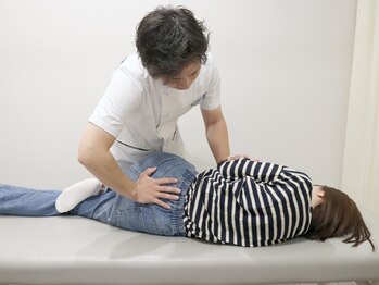 アイキュア鍼灸接骨院 有明ガーデン(iCure鍼灸接骨院)の写真/デスクワークや家事で感じる背中~腰にかけてのその痛み!プロにお任せ!腰痛改善!骨盤矯正+本格整体¥2860