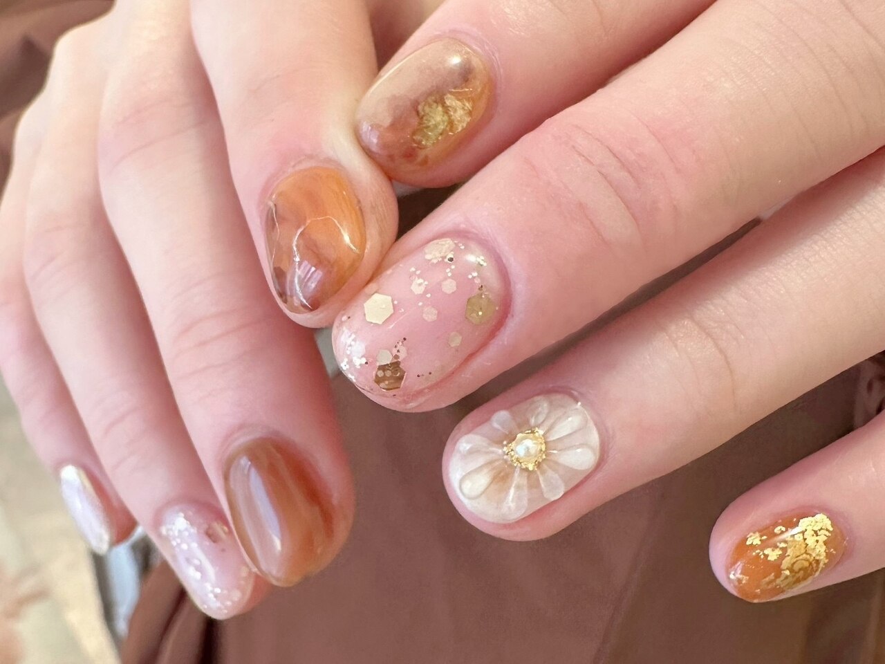2025年-2026年冬トレンド】キャメルのネイルデザイン集｜人気順｜4