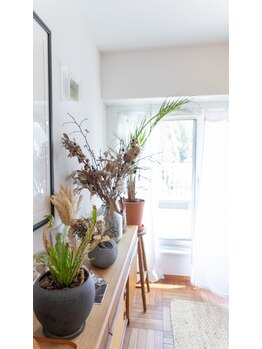 コナナ(Konana)の写真/【完全個室でカフェのように寛ぐ贅沢時間】パーソナル診断で「肌ケア」「似合わせ」がきっと見つかる◎