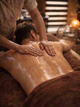 アロマスパ(AROMA SPA Relaxation Resort)の写真/【メンズ大歓迎】しっかり圧の極上オイルリンパで全身をケア!至福の"ご褒美リンパ"で極上のリフレッシュを