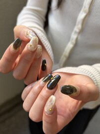 カーキとクリーム