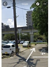 アンドネイル(&nail)/線路側奥の方から入る