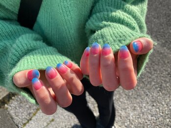 ヒルズ 原宿(Hills Harajuku)/カラフルグラデーション