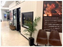 ボディッシュ 枚方モール店(Bodysh)/4階の猫カフェの前にあります。