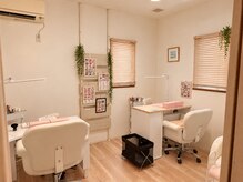 ボーテ アロマージュ アンド ネイル(Beaute aromage & nail)の雰囲気（ネイルルーム/ハンド2台、ペディシート2台あります）