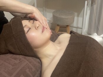 オラ(Hola.)の写真/デコルテとフェイシャルをオールハンドで引き上げる！血行・リンパの流れが良くなり引き締まった小顔に◎