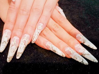 美サロン アロンジェ甲府向町店の写真/時短ジェルチップでの長さ出し♪アクリルスカルプでの本格派まで◎検定取得スタッフが丁寧に施術♪