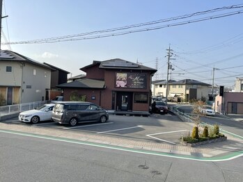 メル/【お客様用駐車場】広々スペース