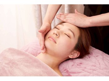 ヘアーモードキクチ 神田店(HAIR MODE KIKUCHI)の写真/【大人女性の肌質改善】特許取得ザクロ化粧水＆シェービングで乾燥小ジワを予防しハリツヤ肌へ◎