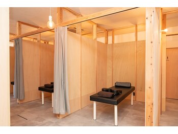 徳島藍住整骨院 ザ ビー(THE B)/施術ROOM