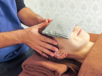 ソルシエール(Sorciere)の写真/【よもぎハーブ蒸し+肩・首・頭のゆがみ調整80分】毎日のお仕事や家事で溜まった疲れをすっきり解消☆