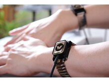 ブレスレットを付けての施術は、なんと私の手からラジオ波が!!