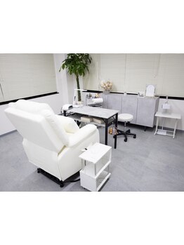 リクライニングチェアのあるサロン