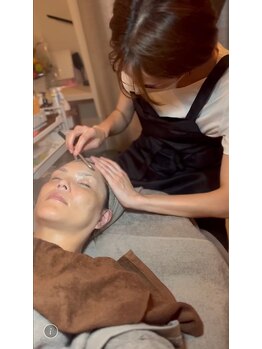 ツヤ(Tsuya)/シェービングでお肌のトーンUP