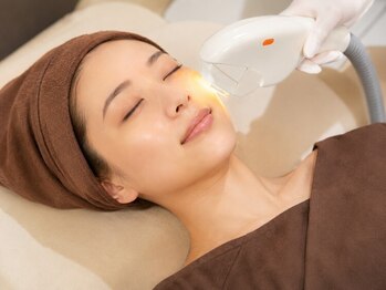 エクラリール(eclat rire)の写真/【最新光機器導入♪】年齢とともに出てくるお悩みを改善。お肌悩みに合わせたオーダーメイド照射