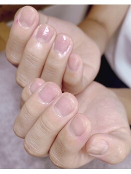 アモーレ プラス トゥエンティフォー(Amore +24)/トップコートでツヤ出し