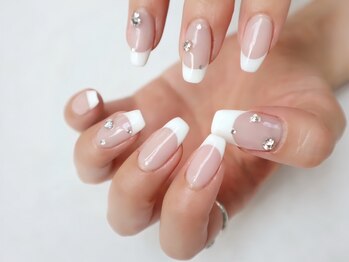 サロン ド リリー(salon de Lily)の写真/《なんば駅直結》大人可愛いラグジュアリーな空間でゆったりと♪ケア重視の自爪に優しい施術◎