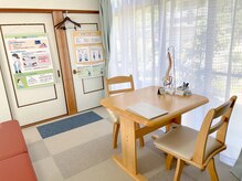 サロン内はゆったりと落ち着いた空間